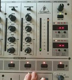 mixer per DJ professionale Behringer DJX700,