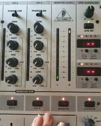 mixer per DJ professionale Behringer DJX700,