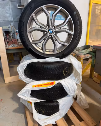 Cerchi originali BMW con Gomme da Neve Michelin