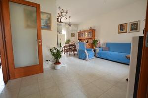 Porzione bifamiliare con girdino privato