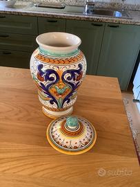 Vaso in ceramica/porcellana decorato con coperchio