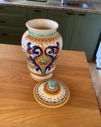 Vaso in ceramica/porcellana decorato con coperchio