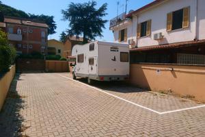 Posto auto in area sicura e recintata borghesiana