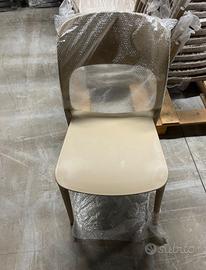 sedie varie tinte in plastica 