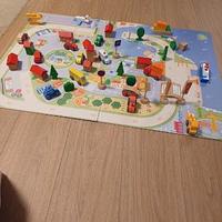 Cartone da gioco sevi con giochi in legno