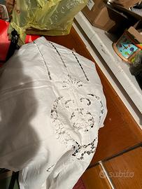 Tendina da finestra ricamata