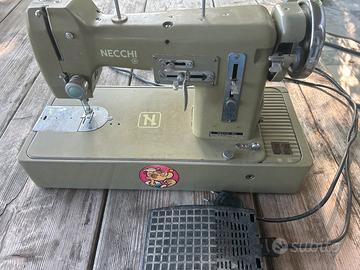 Macchina da cucire Necchi vintage