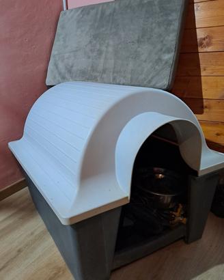 Cuccia in resina con accessori cane 