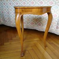 Tavolino in stile