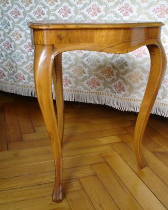 Tavolino in stile