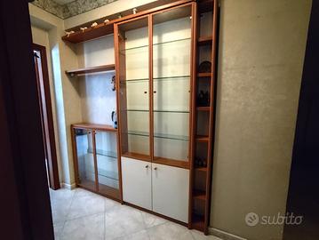 Parete attrezzata in legno – 206 × 232 × 20 cm
