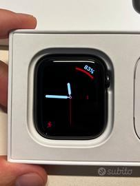 Apple Watch SE 44mm con Caricabatterie e Accessori