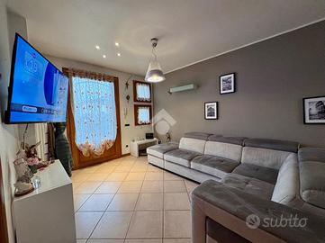 VILLA A SCHIERA D'ANGOLO A TREVIGNANO