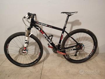 Axevo Xteam 27.5"          componentistica Sram X0