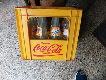Cassetta Coca Cola in plastica 12 bottiglie Fanta
