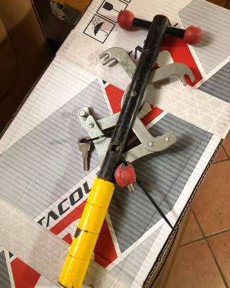 Bullock bloccapedali per auto