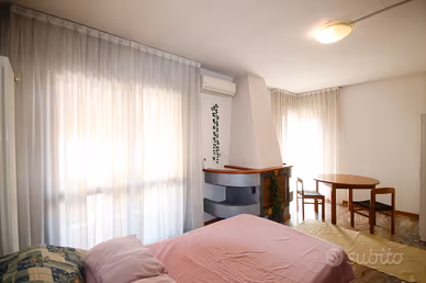 Padova città: Stanza arredata Via Calore (Ikea)