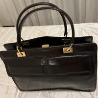 Elegante borsa da signora, in pelle lucida marrone