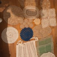 Centrini ricamati a mano