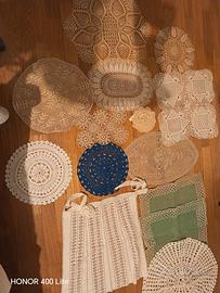 Centrini ricamati a mano