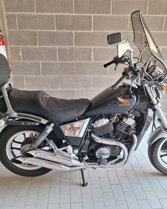 Moto Hoda VT500C