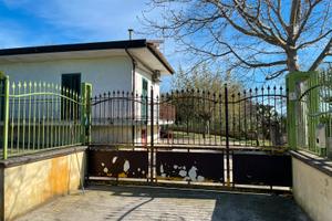 Villetta di recente costruzione con giardino