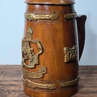 boccale da birra vintage in legno e ottone