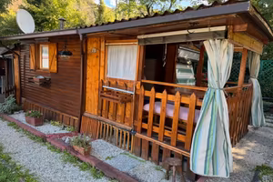 Roulotte con casetta in campeggio