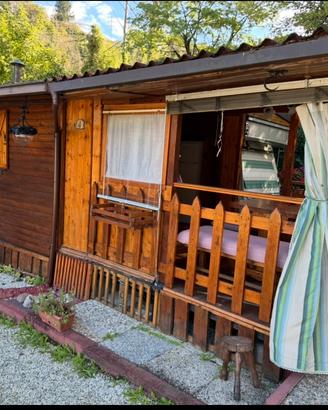 Roulotte con casetta in campeggio
