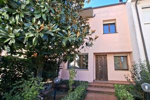 Villetta a schiera di 119 m² con più di 5 locali e