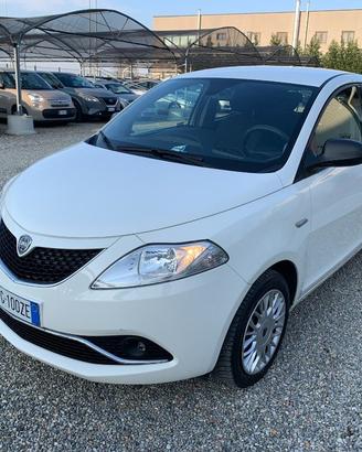 LANCIA Ypsilon 1.2 69 CV 5 porte Platinum