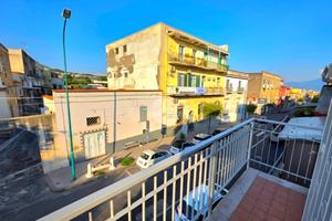 2 LOCALI A TORRE DEL GRECO
