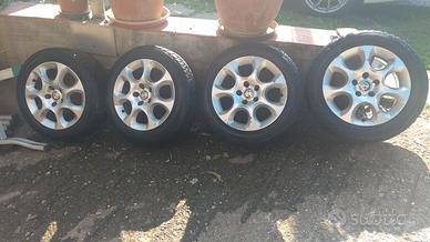 Cerchi in lega Alfa da 16''