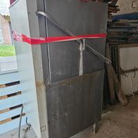 Lavastoviglie professionale a capottina