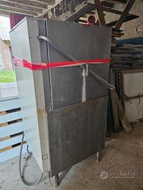 Lavastoviglie professionale a capottina