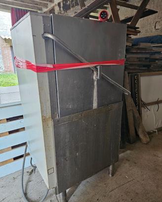 Lavastoviglie professionale a capottina