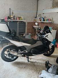 Honda integra 750 cc