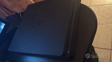 PS4 Slim 1TB 2 Joystick + Giochi PS3