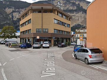Trento nord, Via del Commercio, uffici