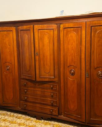 ARMADIO IN LEGNO  – 6 ANTE CON CASSETTIERA