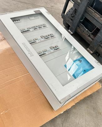 QUADRO ELETTRICO DI DISTRIBUZIONE BTICINO 400V