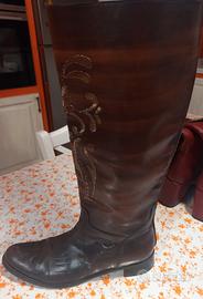 stivali in pelle ricamati 