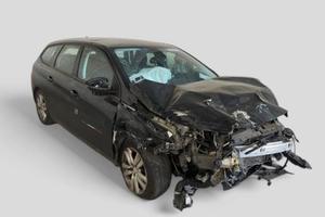 PEUGEOT 308 130 S&S SINISTRATA