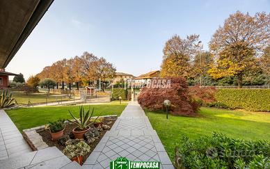 Elegante Villa Singola a Osio Sotto - Libera su 4