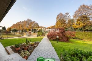 Elegante Villa Singola a Osio Sotto - Libera su 4