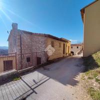 CASA SEMINDIPENDENTE A FOLIGNO