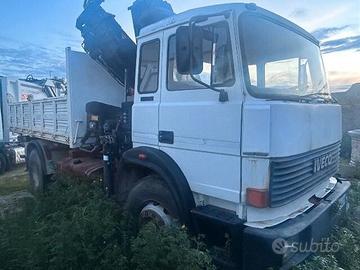 Autocarro IVECO 175.24 ribaltabile e gru