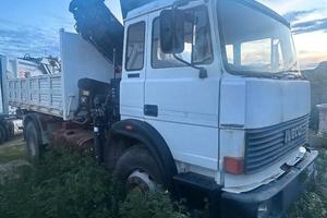 Autocarro IVECO 175.24 ribaltabile e gru