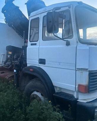 Autocarro IVECO 175.24 ribaltabile e gru