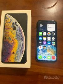 iPhone XS con memoria da 64GB.